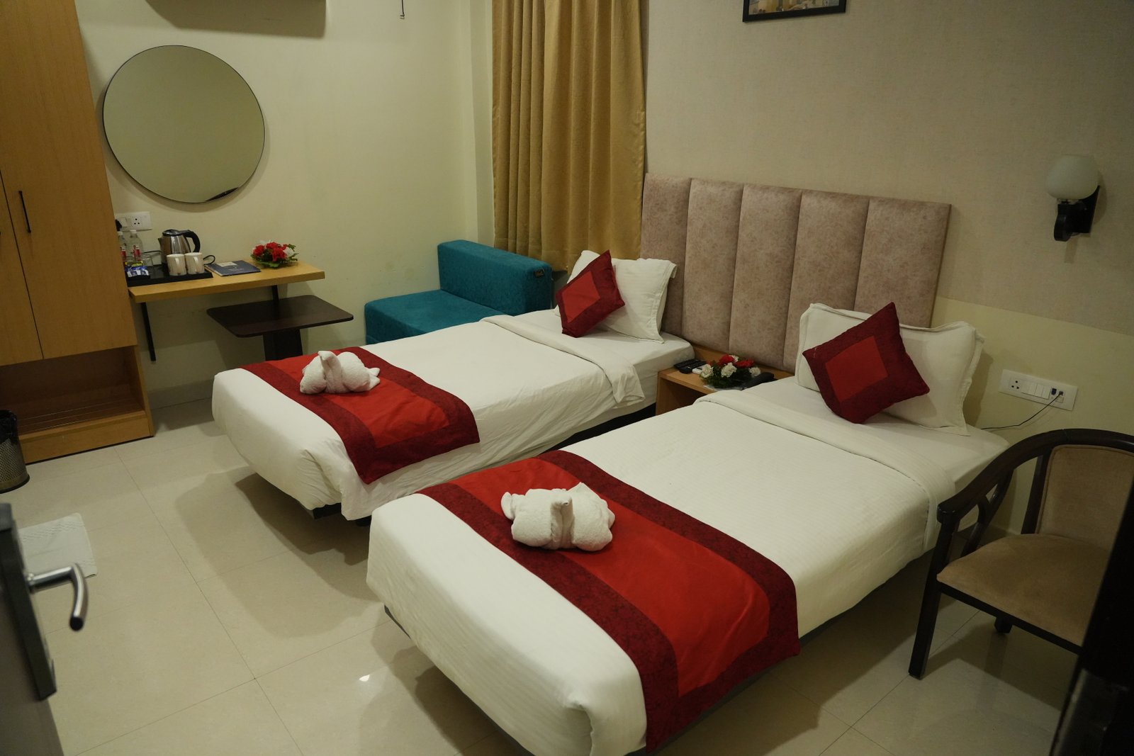 Hotel Yatharth Inn interior